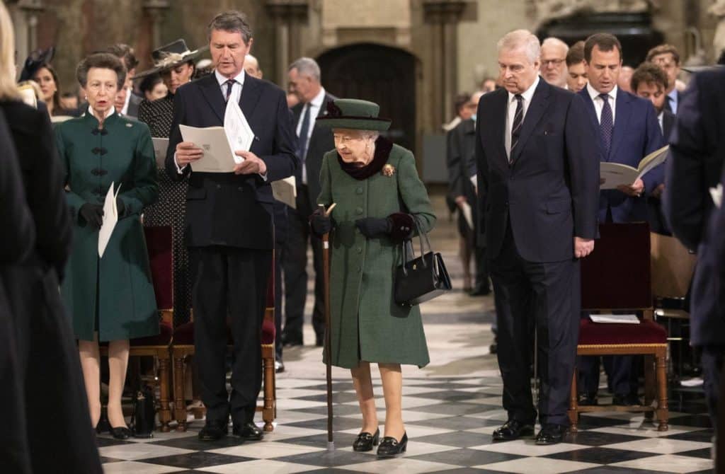 Reina Isabel II Príncipe Andrés - Funeral Felipe de Edimburgo