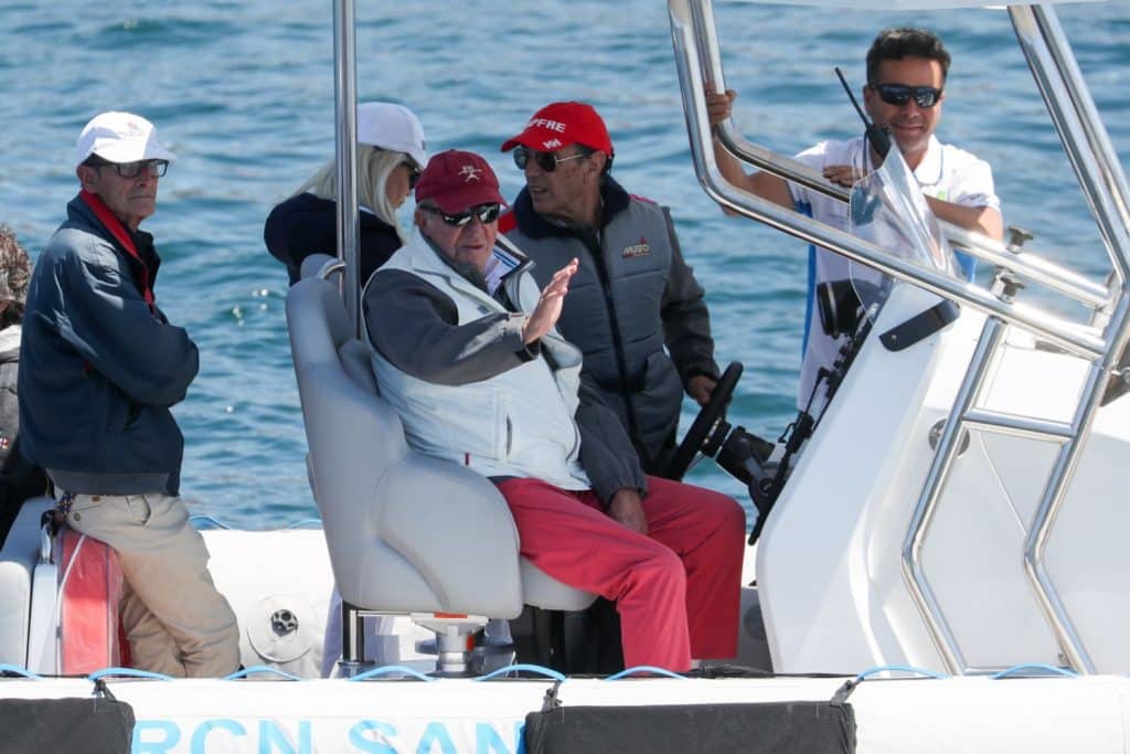 Rey Juan Carlos I en alta mar