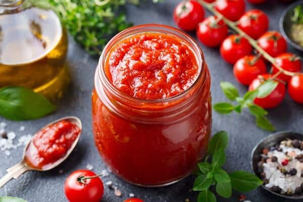 Cómo hacer una salsa de tomate de escándalo en el microondas