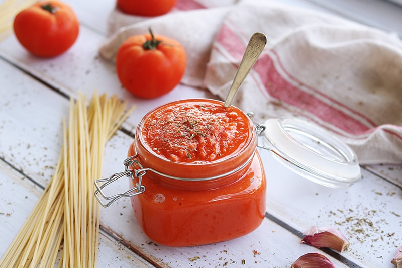Cómo hacer una salsa de tomate de escándalo en el microondas