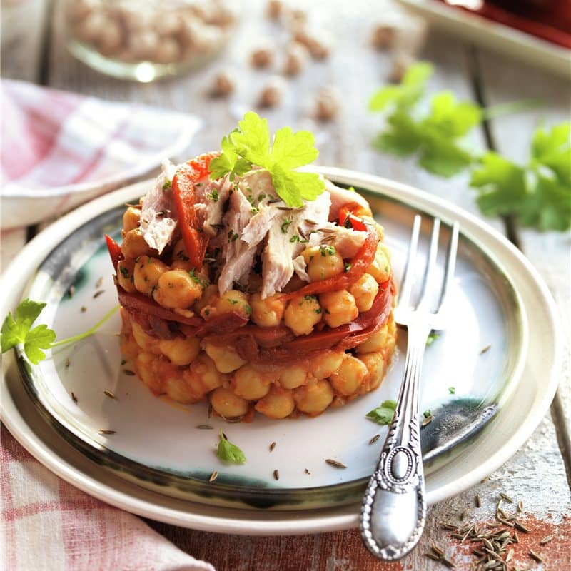 La ensalada fresca de garbanzos y atún que va a fascinarte