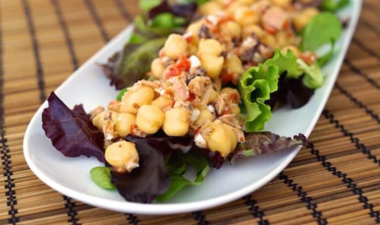 La ensalada fresca de garbanzos y atún que va a fascinarte