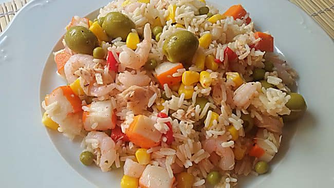 Cómo hacer una ensalada de arroz con gambas este verano