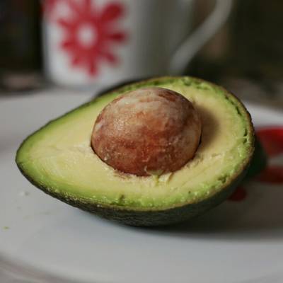 Estos huevos rellenos de guacamole serán tu entrante favorito