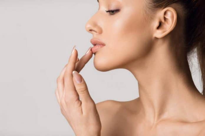 Preparación de los labios antes del maquillaje