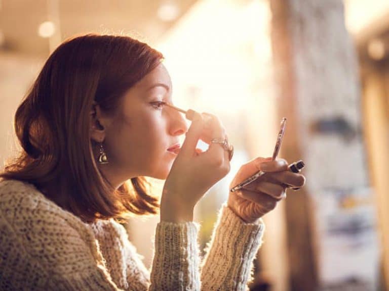 Cómo elegir el tipo de delineador según el estilo de tus ojos: ¿Lápiz, líquido o en polvo?