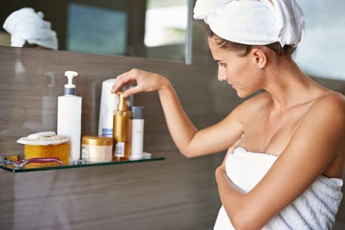 no debes guardar tus productos de belleza en el baño no debes guardar tus productos de belleza en el baño