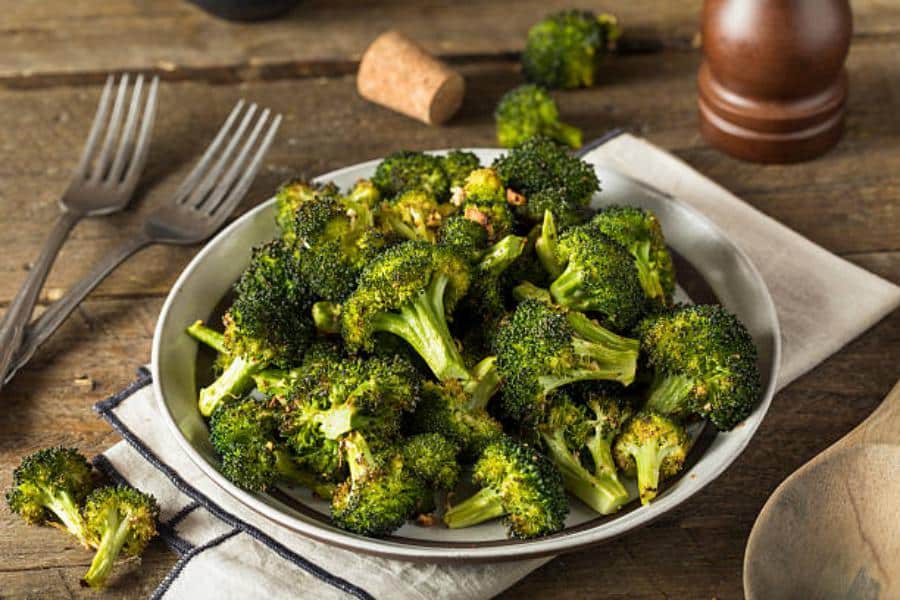 Brócoli: ofrece vitaminas A, C y K