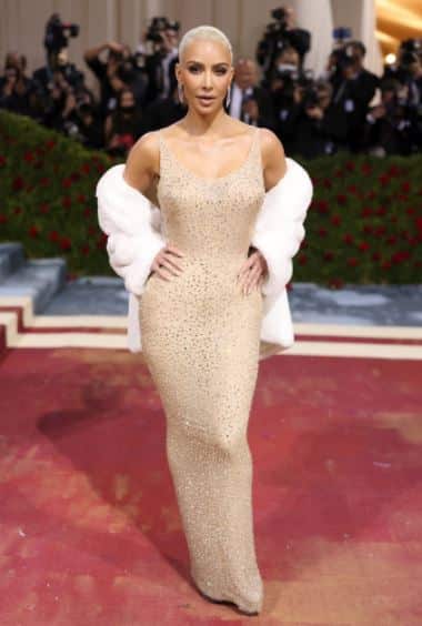 Kim Kardashian acusada de romper el mítico vestido de Marilyn Monroe