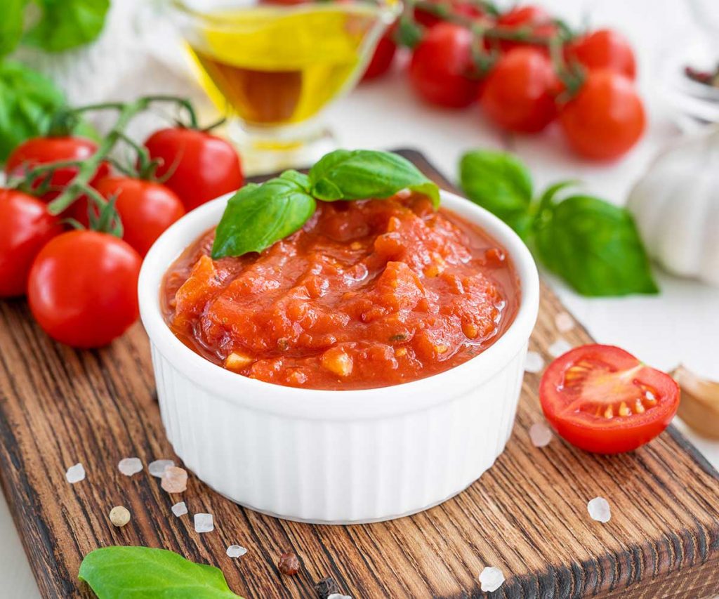 Cómo hacer una salsa de tomate de escándalo en el microondas