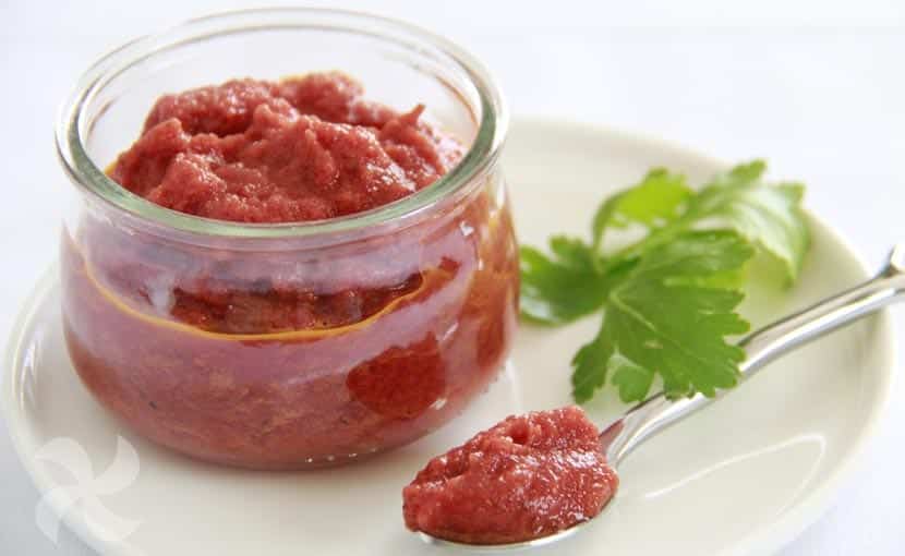 Cómo hacer una salsa de tomate de escándalo en el microondas