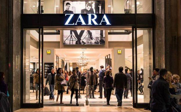 El vestido estampado de Zara que necesitas para ir a la última