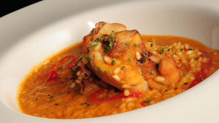 Este arroz caldoso con conejo está más rico que el de tu abuela 