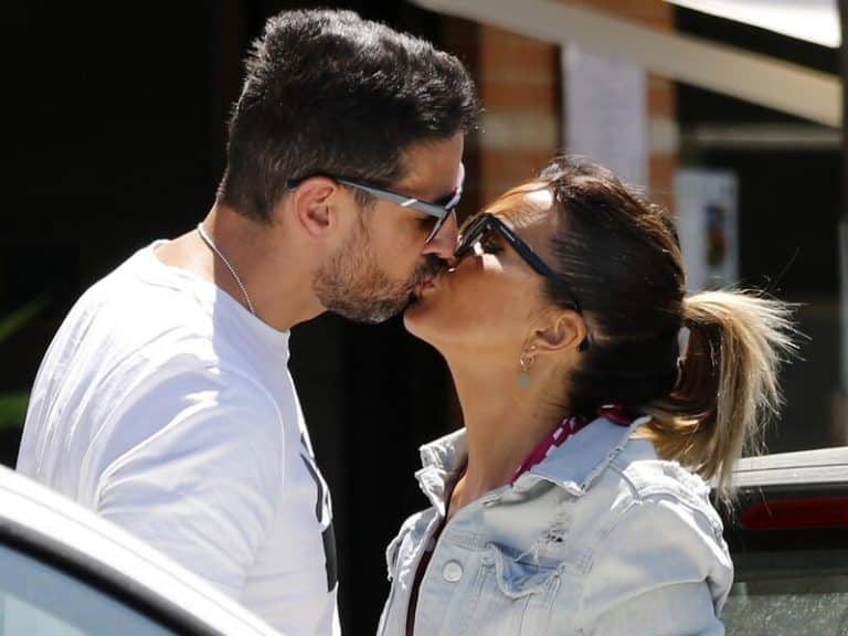 Marta López y su novio Rubén se comen a besos por las calles de Madrid