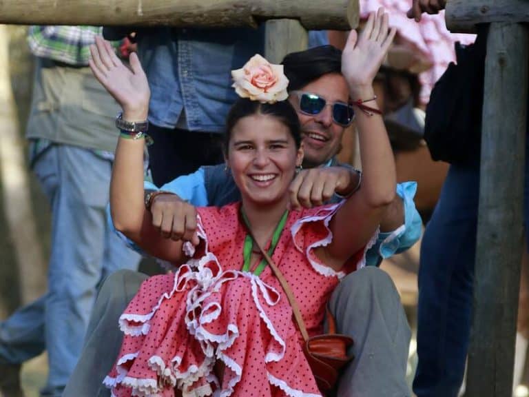 Tana Rivera revoluciona con su presencia en su primer camino en El Rocío