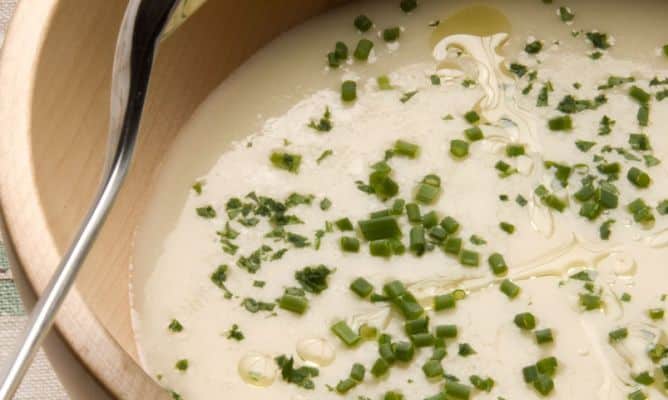 Vichyssoise: cómo hacer la crema más típica del verano