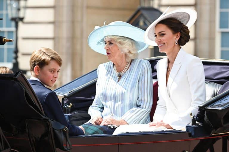 Kate Middleton, la invitada perfecta: viste un Roland Mouret en ‘blush’ para la boda real del año