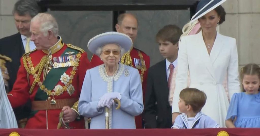 Reina Isabel II balcón Jubileo de Platino