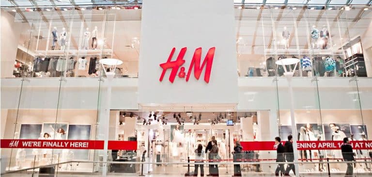 H&M: el revolucionario vestido de un hombro por 24,99 euros 