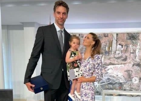 Pau Gasol emocionado y rodeado de las mujeres de su vida se despide del baloncesto para siempre