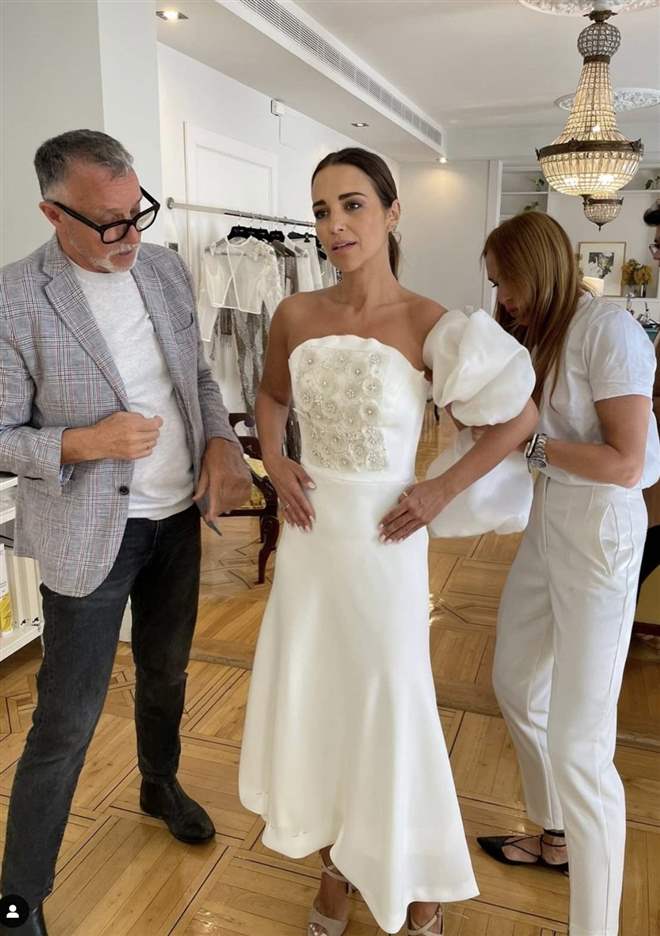 Paula Echeverría se viste de novia para bautizar a su hijo, ¿habrá boda a la vista?