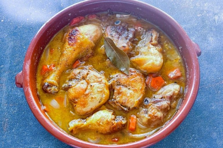 Pollo en salsa: la receta de la abuela para no dejar de untar pan
