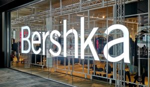Bikinis y bañadores de Bershka para fardar de estilo en la piscina