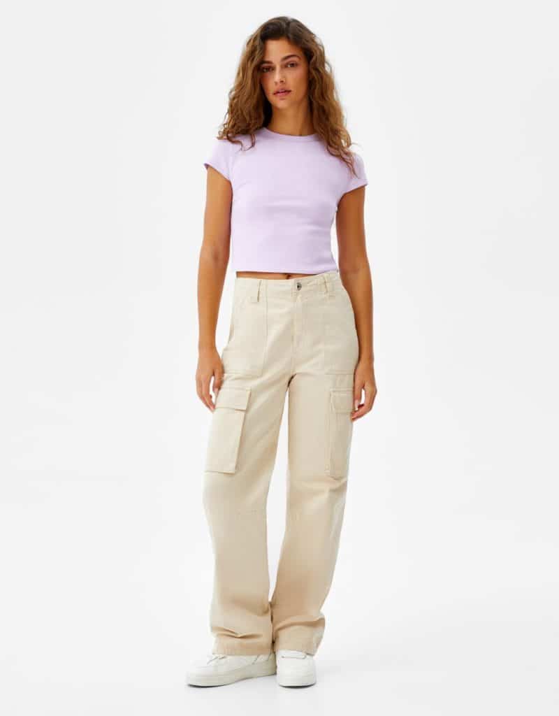 Esta camiseta básica de Bershka por 3,99 euros no puede faltar en tu armario Bershka