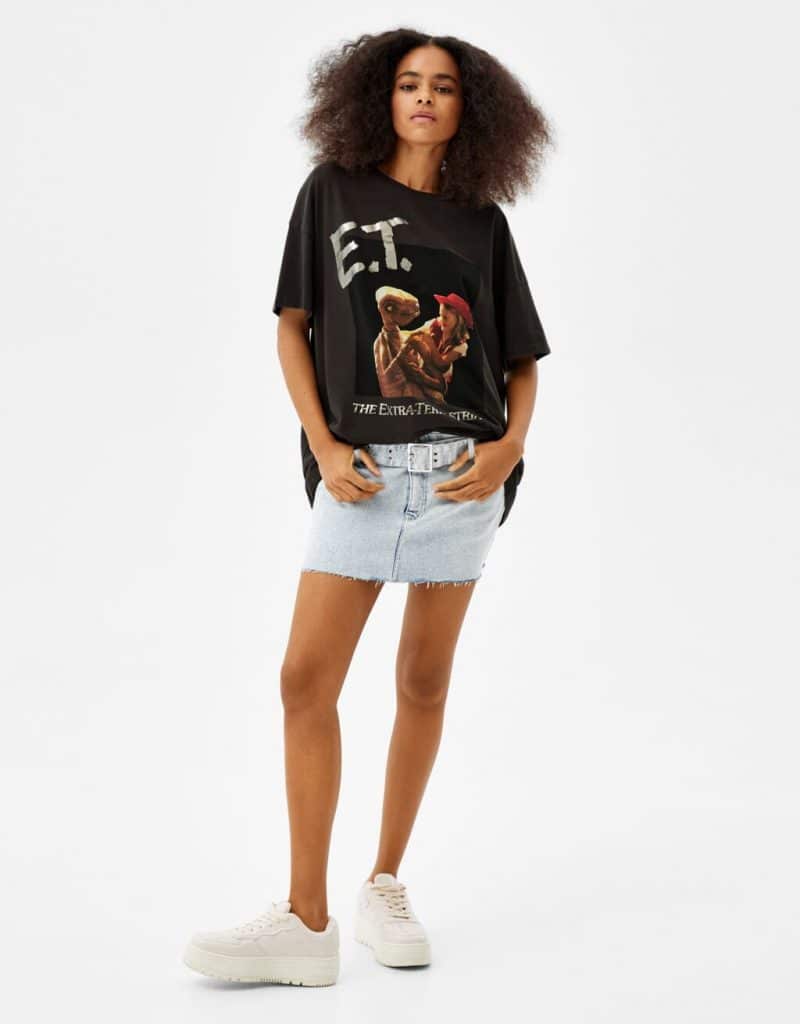 Esta camiseta básica de Bershka por 3,99 euros no puede faltar en tu armario