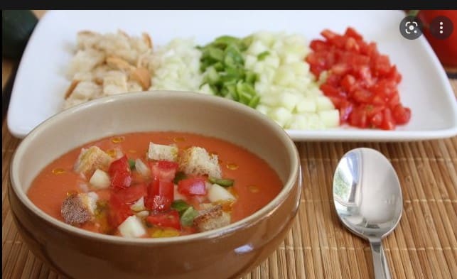 El truco definitivo para que el gazpacho salga ligero y sin grumos