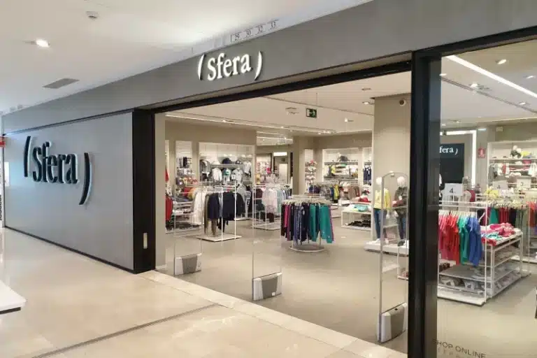 La camiseta de bordados de Sfera que le gustaría vender a Zara