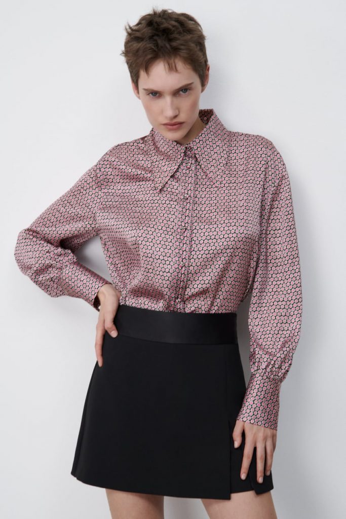 Blusas y camisas de Zara que en rebajas no superan los 12,99 euros