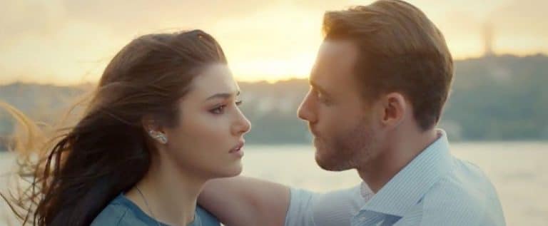 Love is in the air: así está la relación de Kerem Bürsin con Hande Erçel 