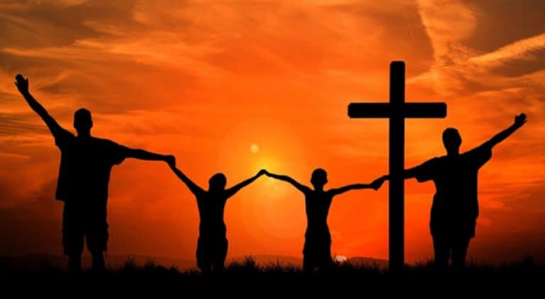 ¿Cómo decorar mi hogar con artículos religiosos?