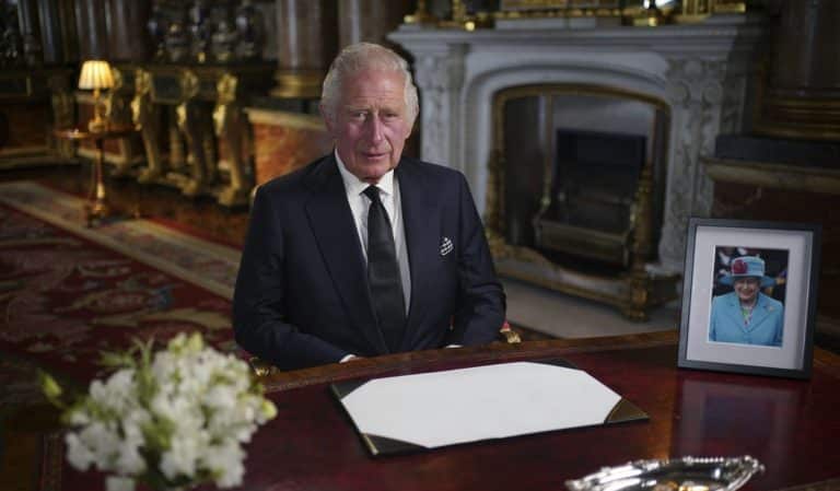 Carlos III se proclama Rey de Inglaterra tras el fallecimiento de su madre