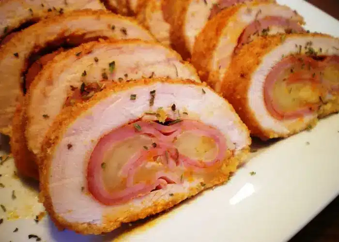 Cómo hacer una pechuga de pollo rellena de jamón y queso