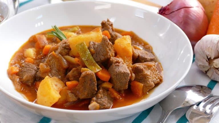 Carne guisada: la receta clásica para hacer frente al frío 