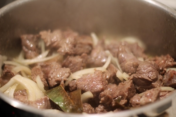 Carne guisada: la receta clásica para hacer frente al frío 