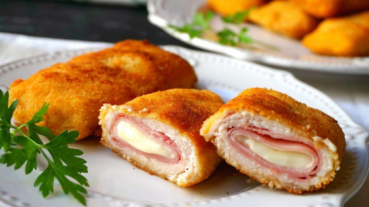 Cómo hacer una pechuga de pollo rellena de jamón y queso