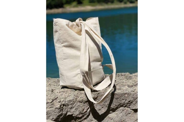 Viajar con la bolsa mochila Safiri de Natinee Bags