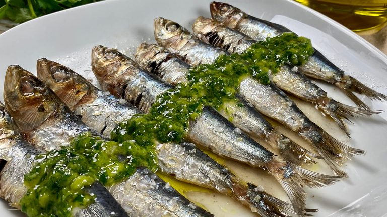 La técnica para hacer sardinas sin que den nada de olor 
