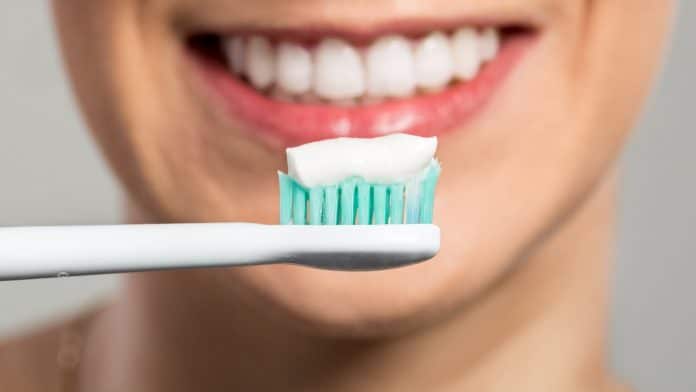 Como-lavarse-los-dientes-correctamente-paso-a-paso