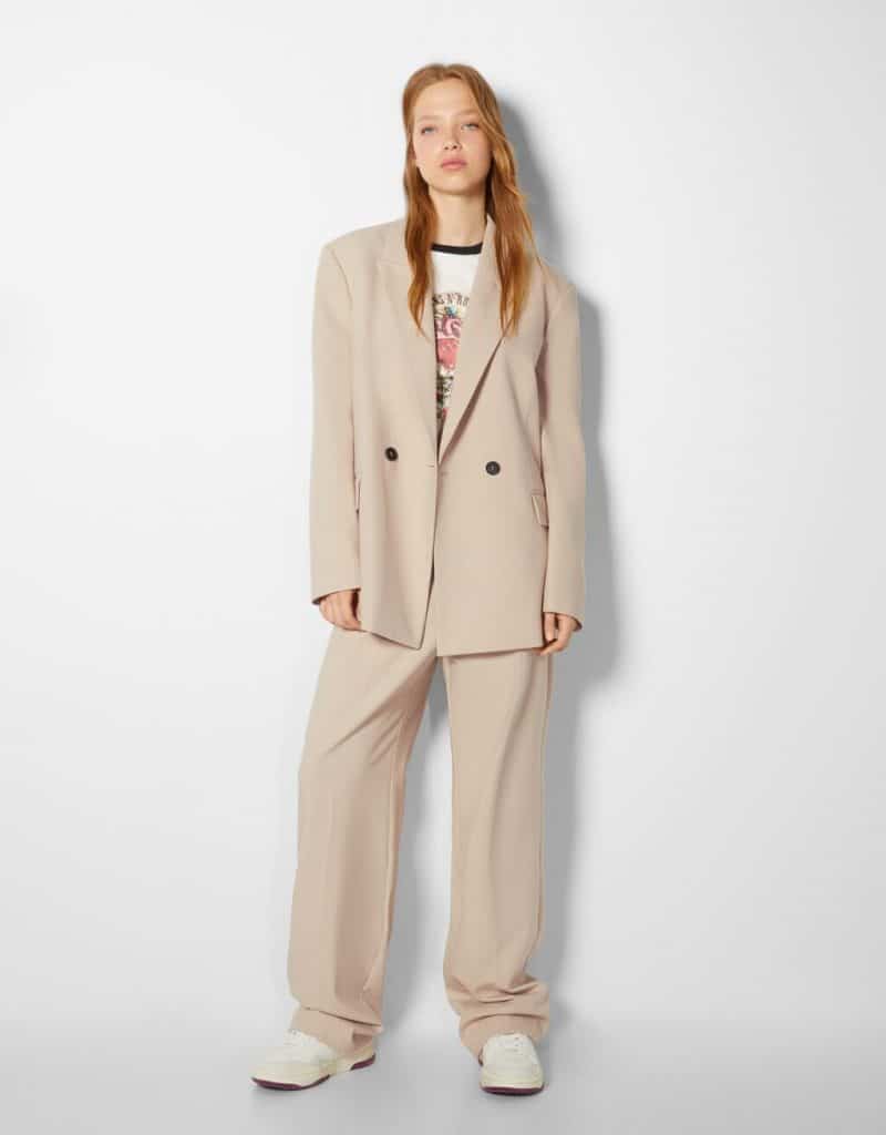 Bershka: la blazer cropped por 35,99 euros para ir a la oficina