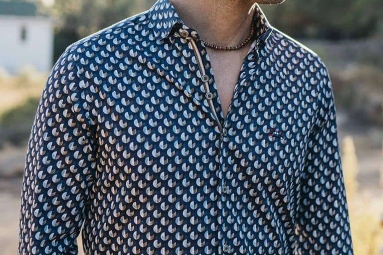 The Surfcar ofrece camisas estampadas de hombre