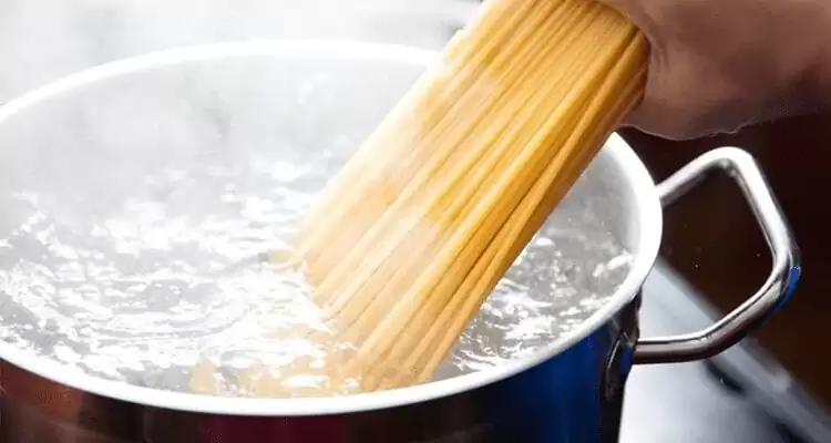 Espaguetis carbonara: la receta de Arguiñano que mejora a la original 