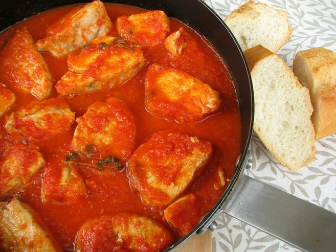 La receta de la abuela de bonito con tomate que está para chuparse los dedos