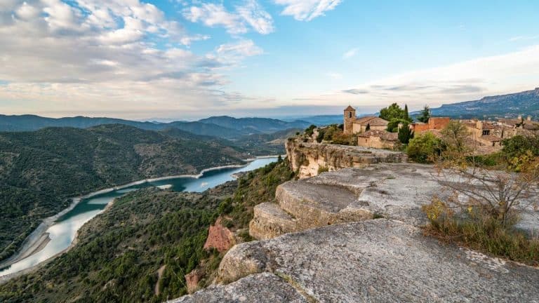 Siurana: El pueblo que reniega de su belleza para librarse de los turistas