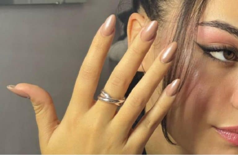 <strong></noscript>Glaseado y nude cremoso, tendencias de manicura según Aida Martorell</strong>