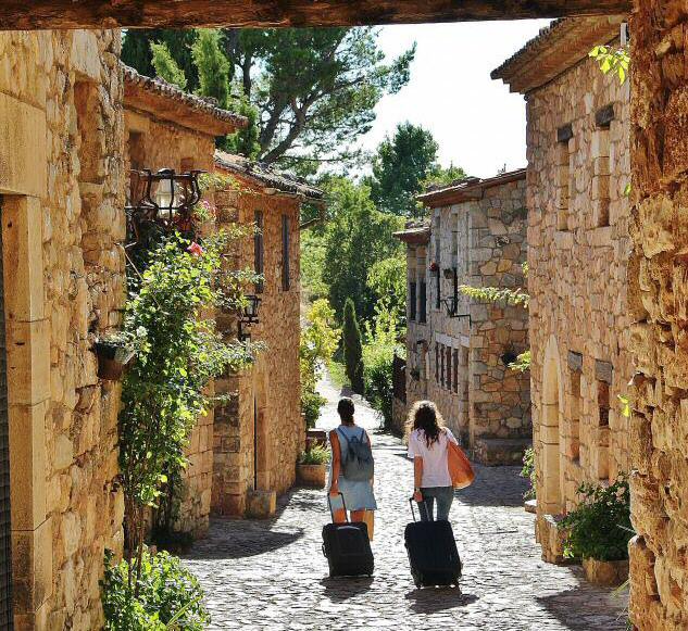 Siurana: El pueblo que reniega de su belleza para librarse de los turistas