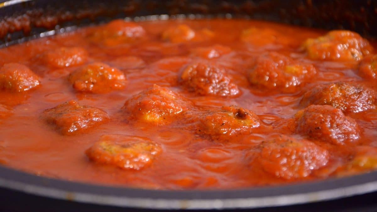 Cómo hacer albóndigas con tomate en una freidora de aire